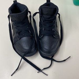Toddler boy 11c Nike Jordan’s black. Like new!